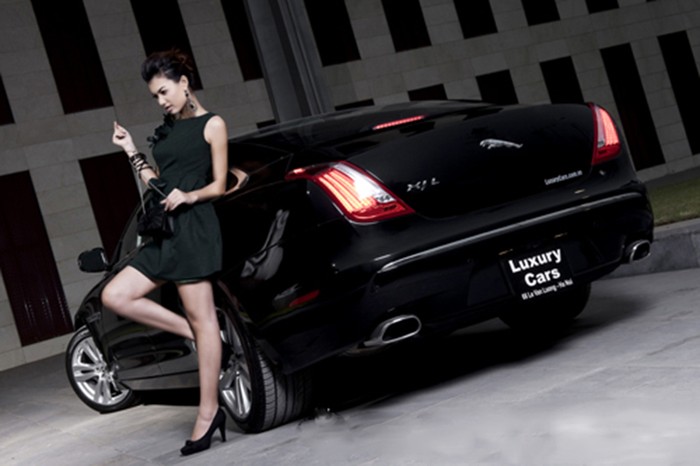 Sử dụng đường nét thiết kế mới của Jaguar - xuất hiện lần đầu trên mẫu XF sedan, xe XJL thế hệ mới thực sự đã thoát xác. Chiếc xe cũng có những nét tương đồng với mẫu Aston Martin Rapide.